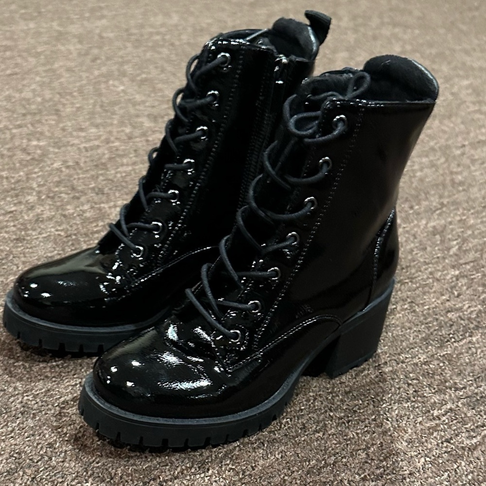 Like NEW! Fashion Nova women’s Black military lace up combat boots rain snow 6M